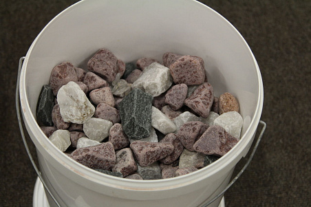 Камень для сауны "Микс" ведро  20 кг  Карелия (диабаз, малиновый кварцит,порфирит,белый кварцит)